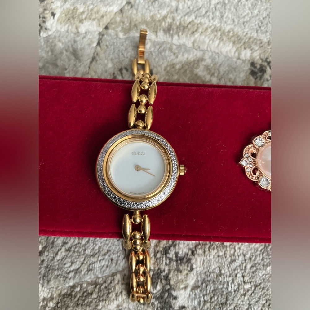 Beautiful DRESSY GUCCI chain bezel watch🔥🔥🔥 - Picture 7 of 16